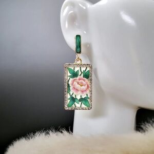Gorgeous Vintage-Looking Earrings